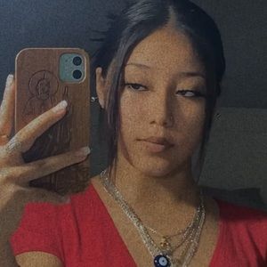 Meet your Posher, Carolina